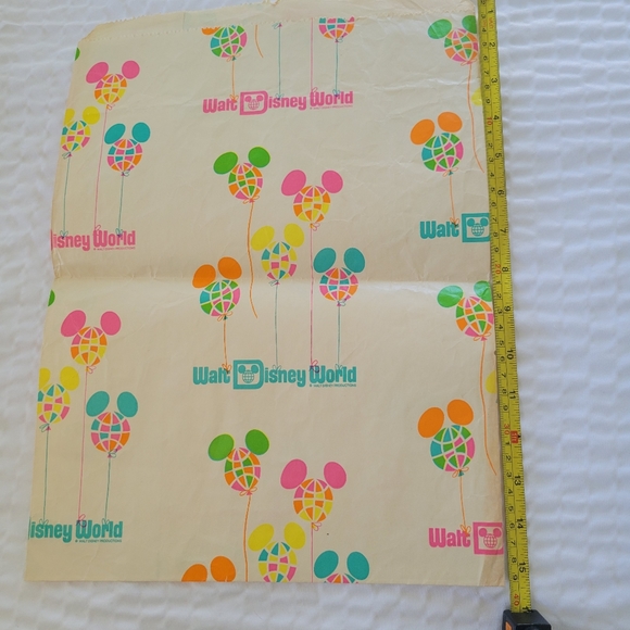 1974 Walt Disney World Shopping Gift Bag in Bright Colors - Picture 2 of 5